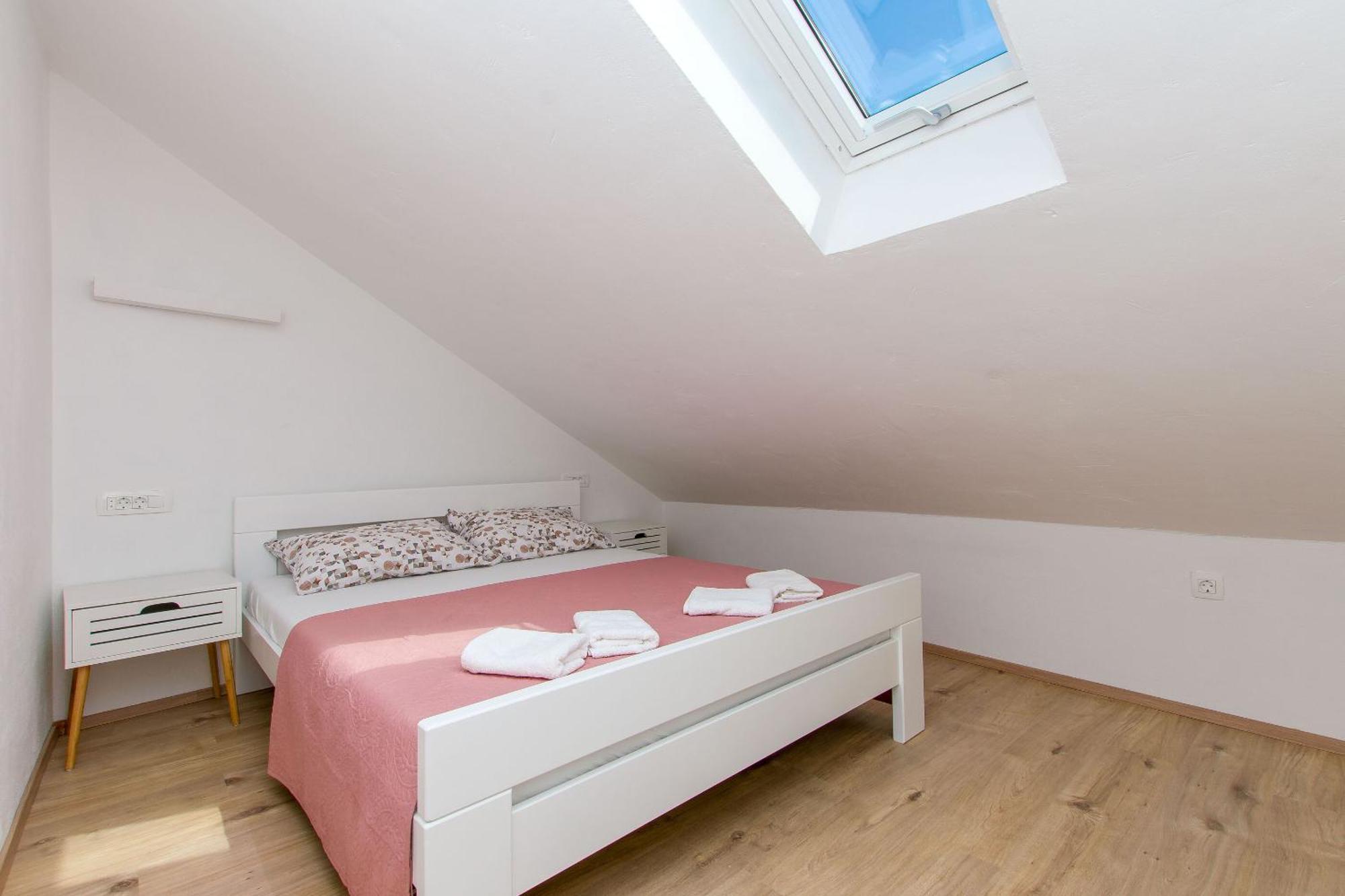 Apartment Petea Omiš Zewnętrze zdjęcie